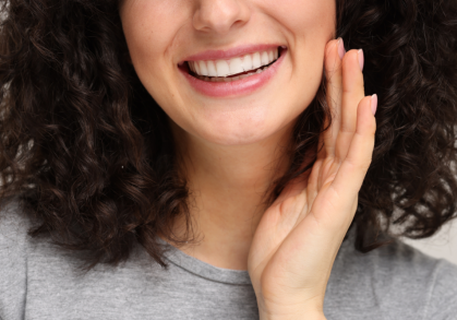 Professional Teeth Whitening vs At-Home Kits